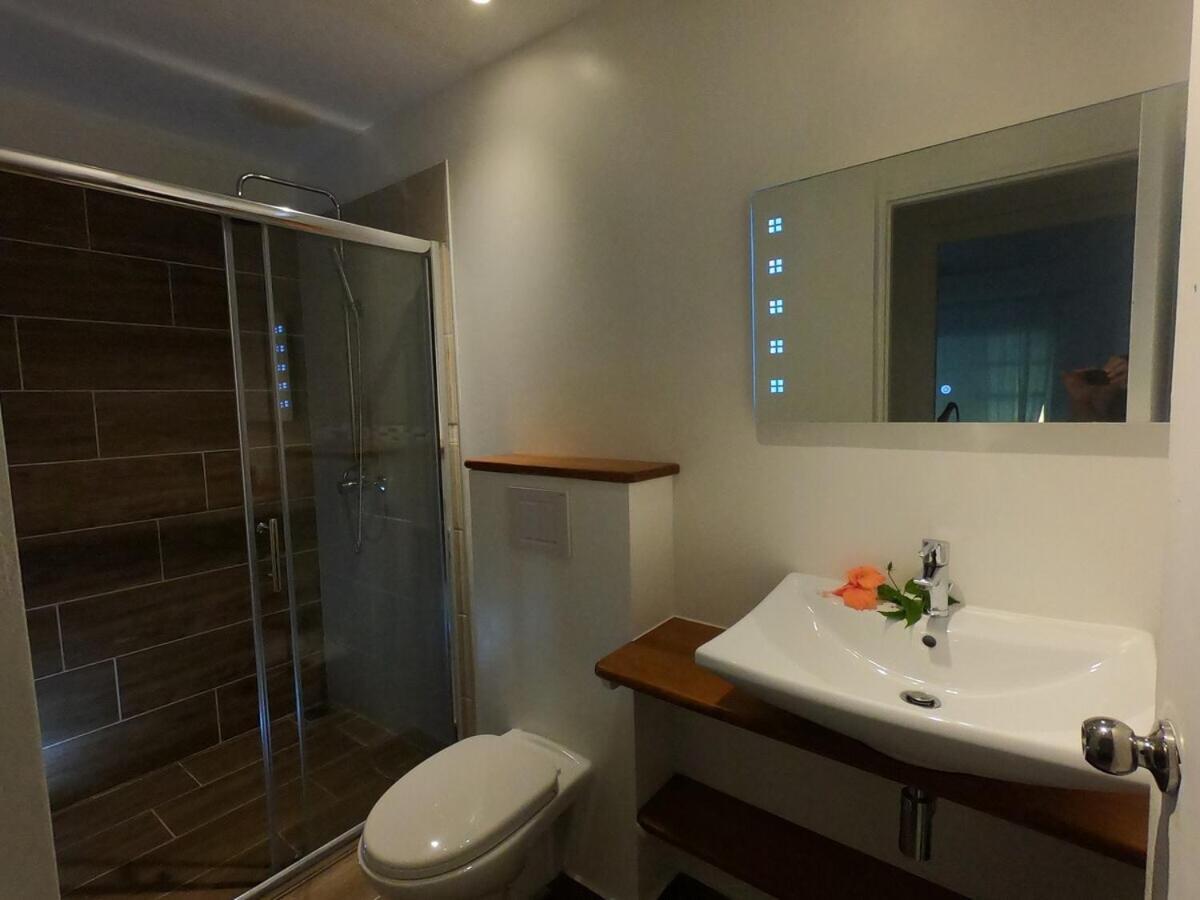 Moana Breeze Rangiroa - Rental Car Included - Air Conditioning - Wi-Fi Tiputa Room photo